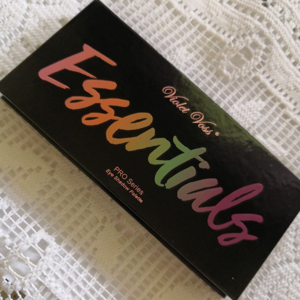 Violet Voss essentials eyeshadow palette